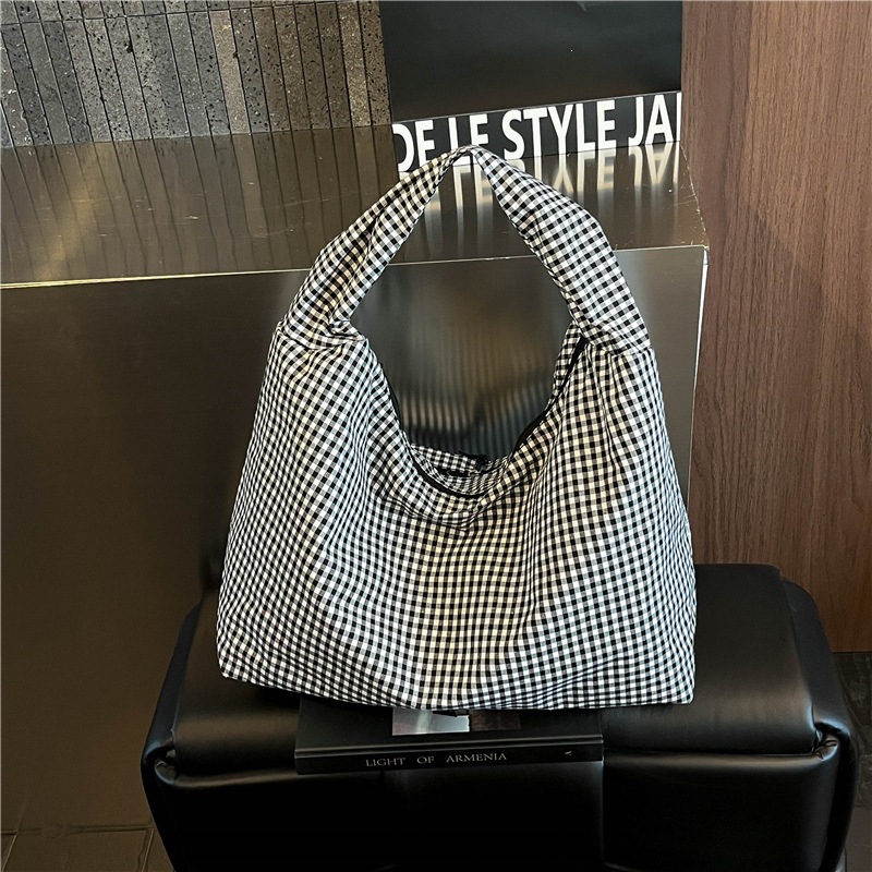 カスタムロゴ入りパステルギンガムチェック柄スラウチショルダー - Hobo Bag Slouchy のレビューと価格