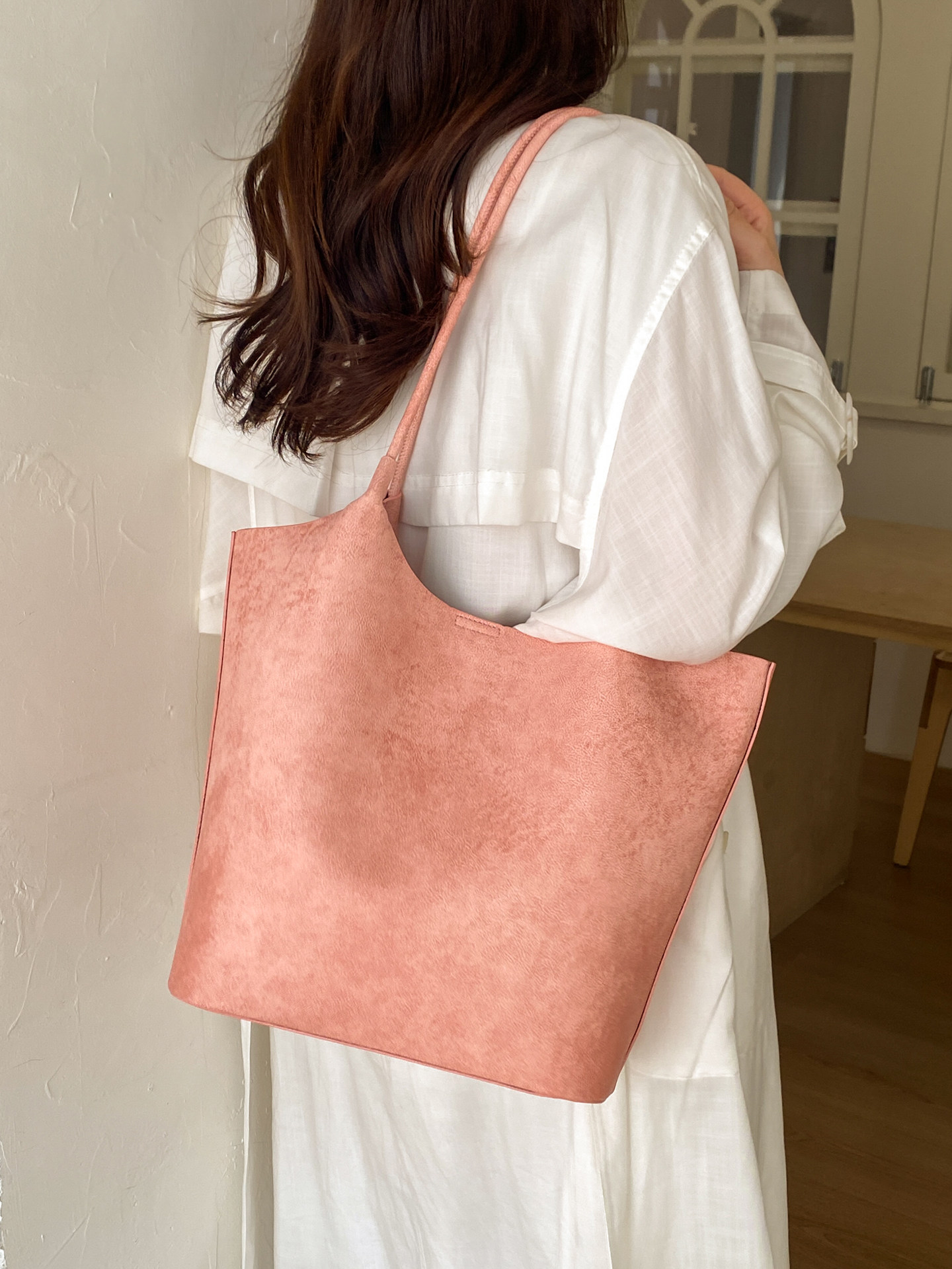 新しい女性用ワンショルダーバッグソリッドカラー大容量多用途ト - Women Bags 2026 Trends のレビューと価格